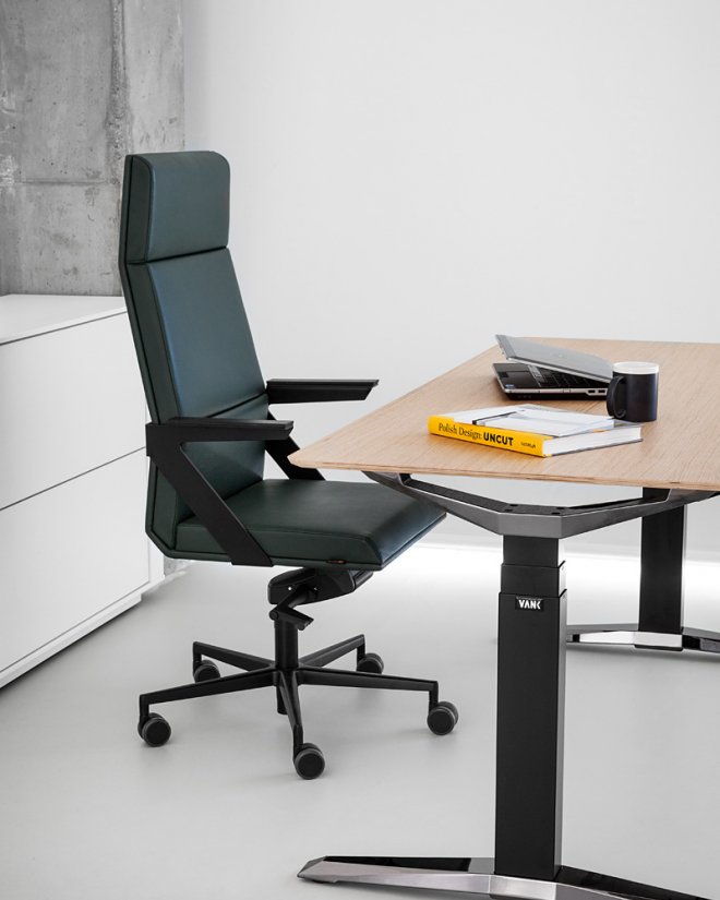 vank-fil-armchair-move-desk-office-arrangement-2.jpg