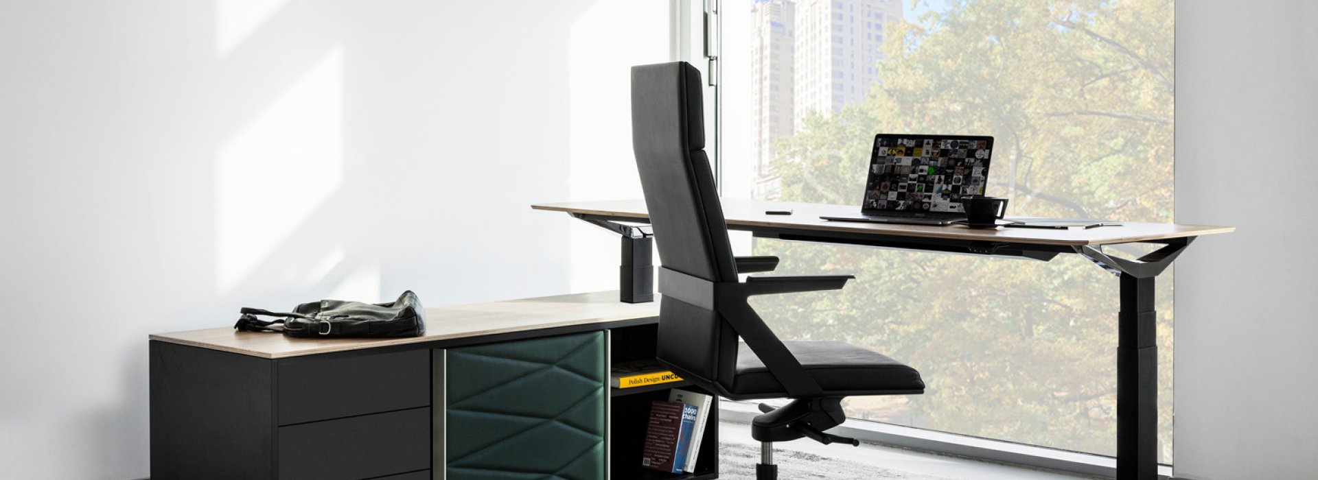 vank-fil-armchair-move-desk-toor-cabinet-office-arrangement.jpg