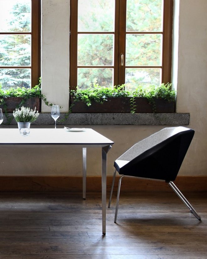 vank-four-rectangular-table-timanti-chairs-restaurant-arrangement-1.jpg